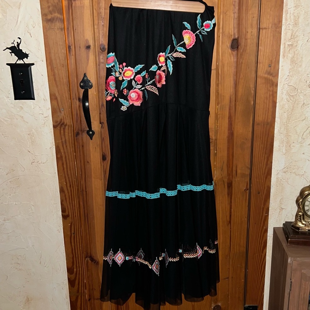 Vintage Collection Elegant Black Skirt Embroidered Details top layer sheer XL
